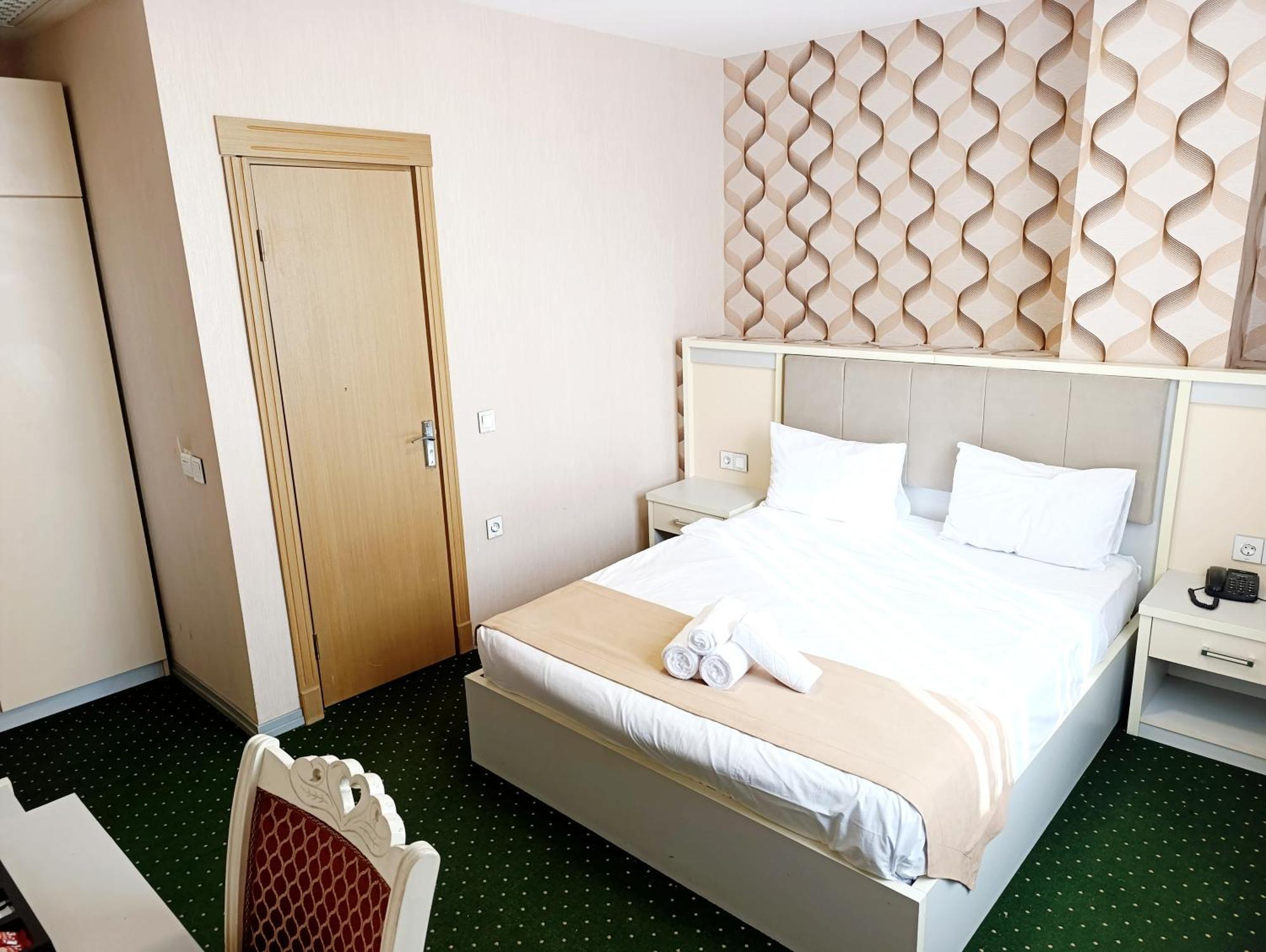 Altus Hotel Baku Exterior foto